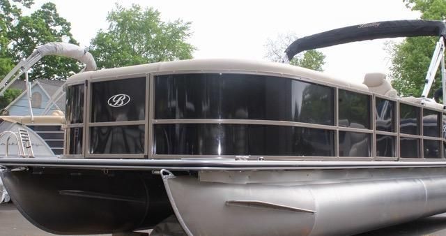 Bentley-pontoons 240-NAVIGATOR - main image