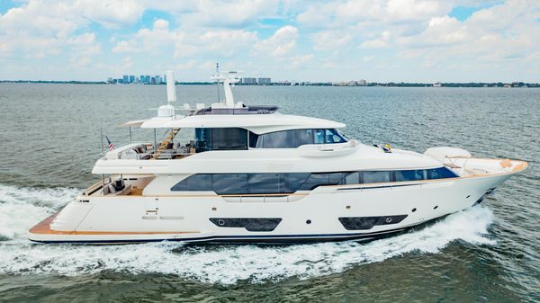 Ferretti Yachts Custom Line Navetta 28 