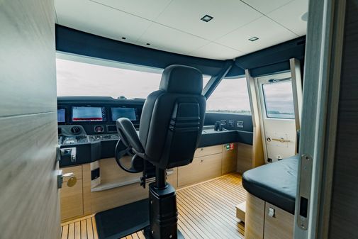Custom Line Navetta 28 image