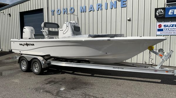 NauticStar 214 Bay