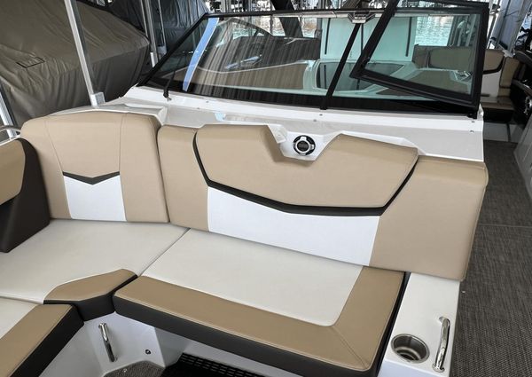 Cruisers Yachts 328 image