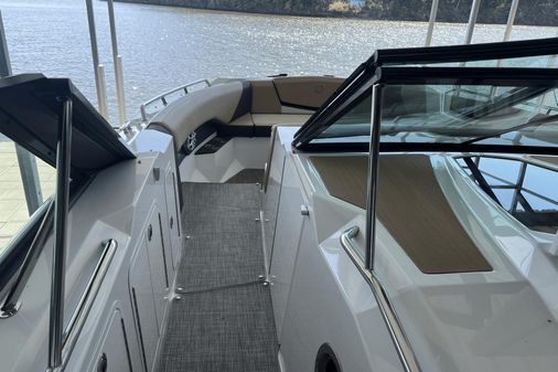 Cruisers Yachts 328 image