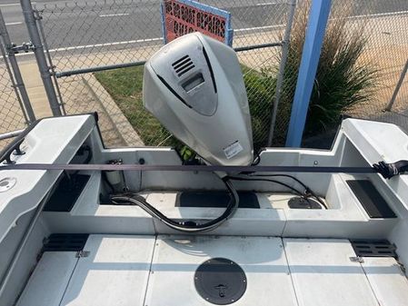 Boston-whaler 21-OUTRAGE image
