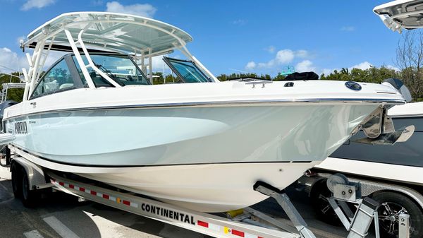 Boston Whaler 270 Vantage 