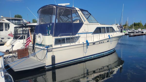 Chris-Craft Catalina 381 