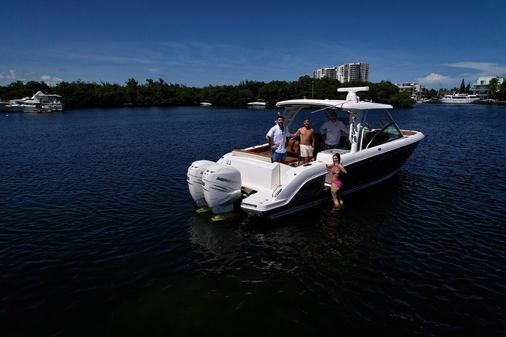 Boston Whaler Vantage 320 image