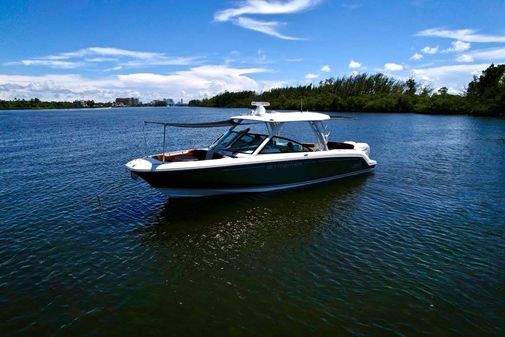 Boston Whaler Vantage 320 image