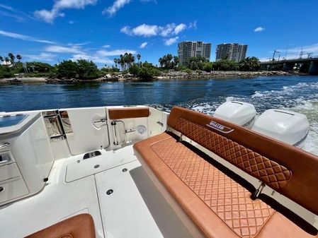 Boston Whaler Vantage 320 image