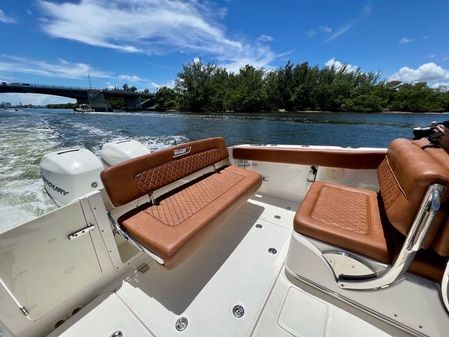 Boston Whaler Vantage 320 image