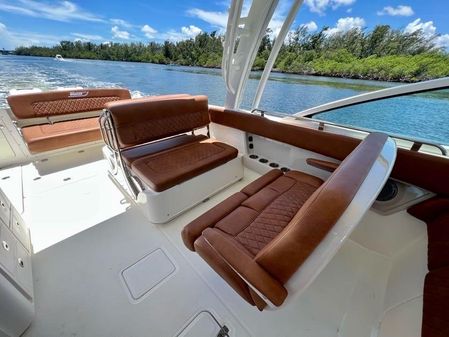 Boston Whaler Vantage 320 image