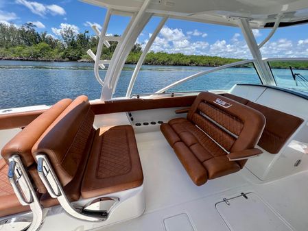 Boston Whaler Vantage 320 image