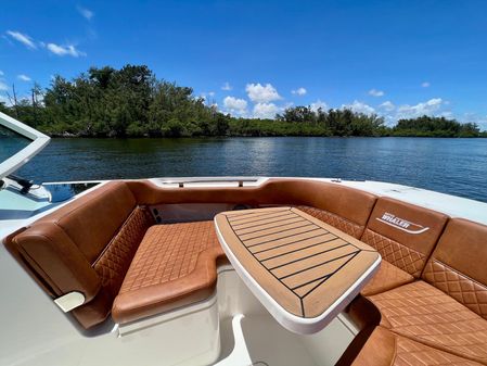 Boston Whaler Vantage 320 image