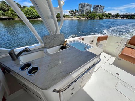 Boston Whaler Vantage 320 image