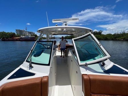 Boston Whaler Vantage 320 image