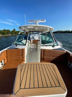 Boston Whaler Vantage 320 image