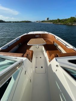 Boston Whaler Vantage 320 image