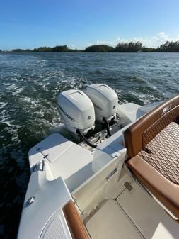 Boston Whaler Vantage 320 image