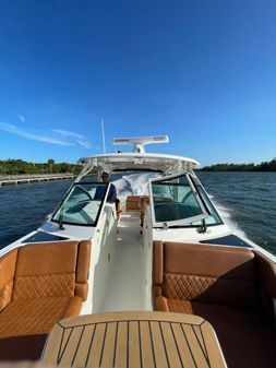 Boston Whaler Vantage 320 image