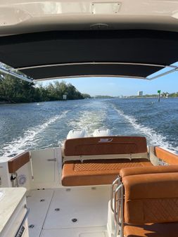 Boston Whaler Vantage 320 image