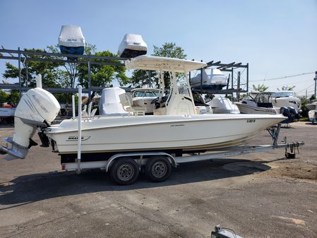 Boston Whaler 240 Dauntless image