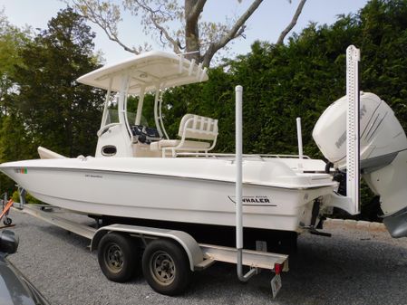 Boston Whaler 240 Dauntless image