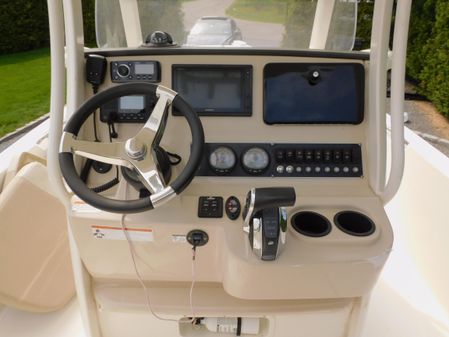 Boston Whaler 240 Dauntless image