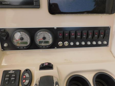 Boston Whaler 240 Dauntless image