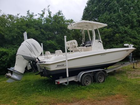 Boston Whaler 240 Dauntless image