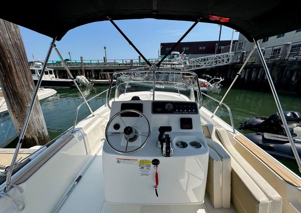 Boston Whaler 190 Montauk image