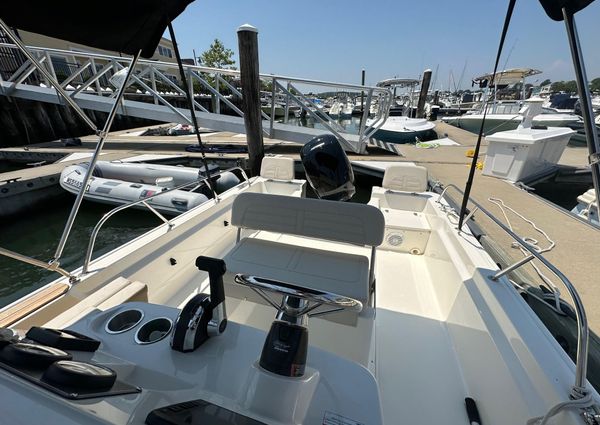 Boston Whaler 190 Montauk image