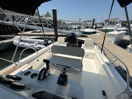 Boston Whaler 190 Montauk image