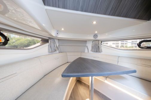 Sea Ray Sundancer 320 image