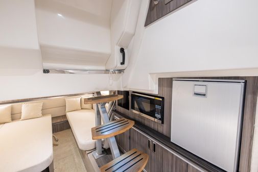 Sea Ray Sundancer 320 image