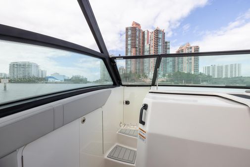 Sea Ray Sundancer 320 image