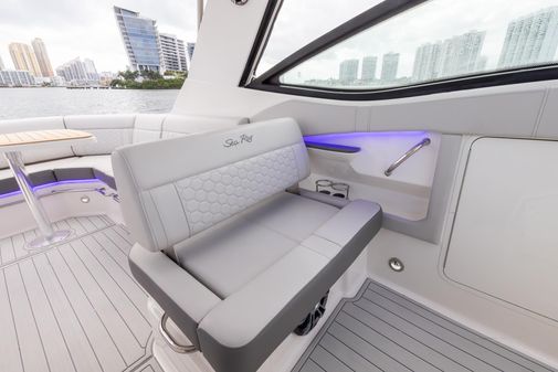 Sea Ray Sundancer 320 image