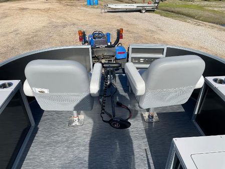 Lowe SF-232-WT image