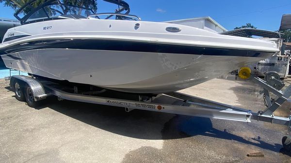 Hurricane SunDeck 217 OB 