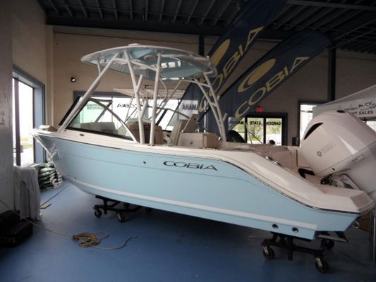 Cobia 240 DC - main image