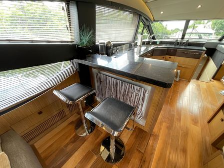 Sea Ray L650 Fly image
