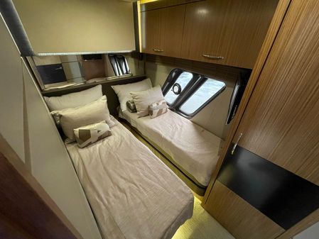 Sea Ray L650 Fly image