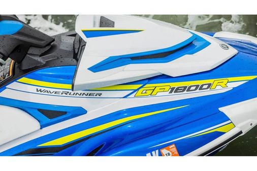 Yamaha-waverunner GP1800R image