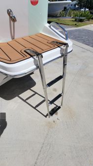 Pioneer 222 Islander image