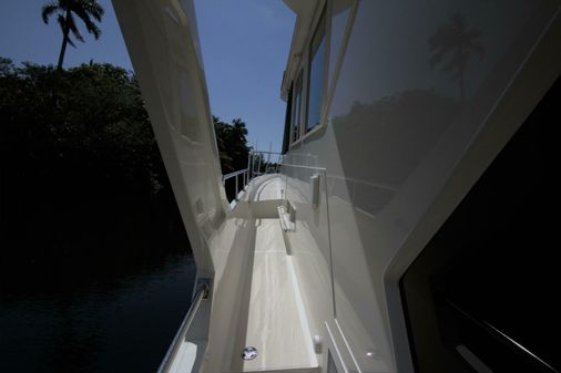 Offshore Yachts Pilothouse image