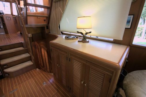 Offshore Yachts Pilothouse image