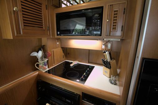 Offshore Yachts Pilothouse image