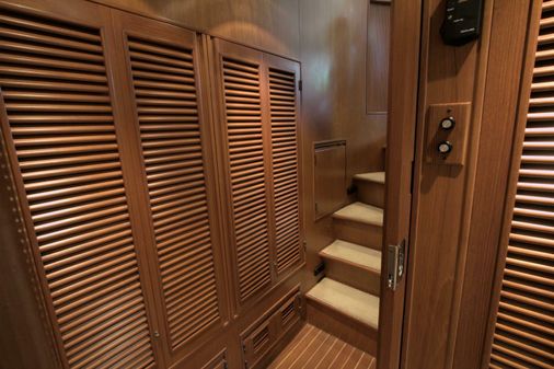 Offshore Yachts Pilothouse image