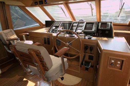 Offshore Yachts Pilothouse image