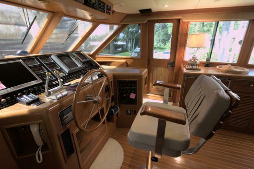 Offshore Yachts Pilothouse image