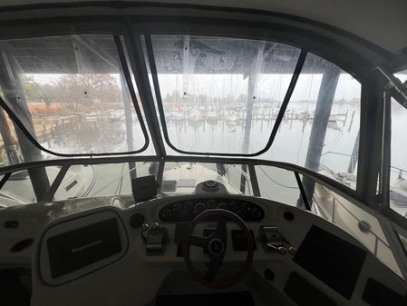 Sea Ray 380 Aft Cabin image