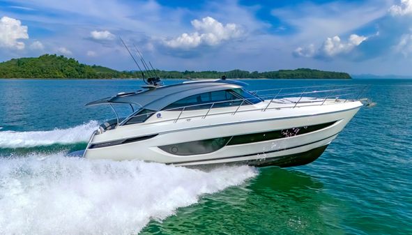 Riviera 4600 Sport Yacht image